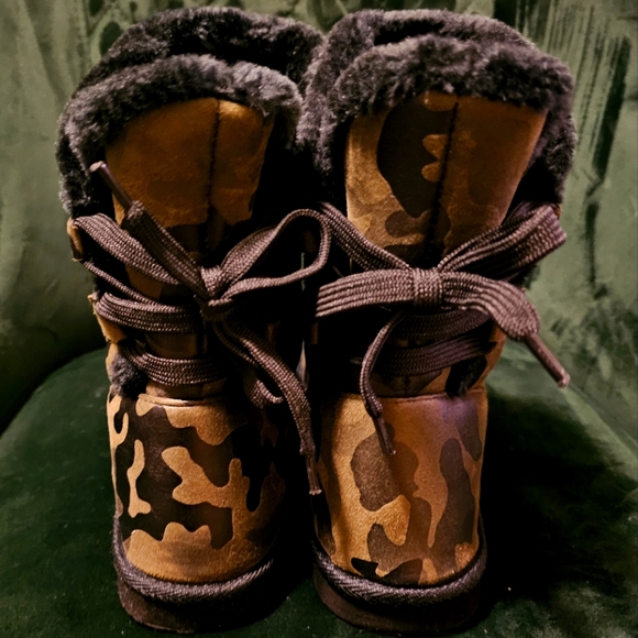 Camouflage Booties - Picture 2 of 4